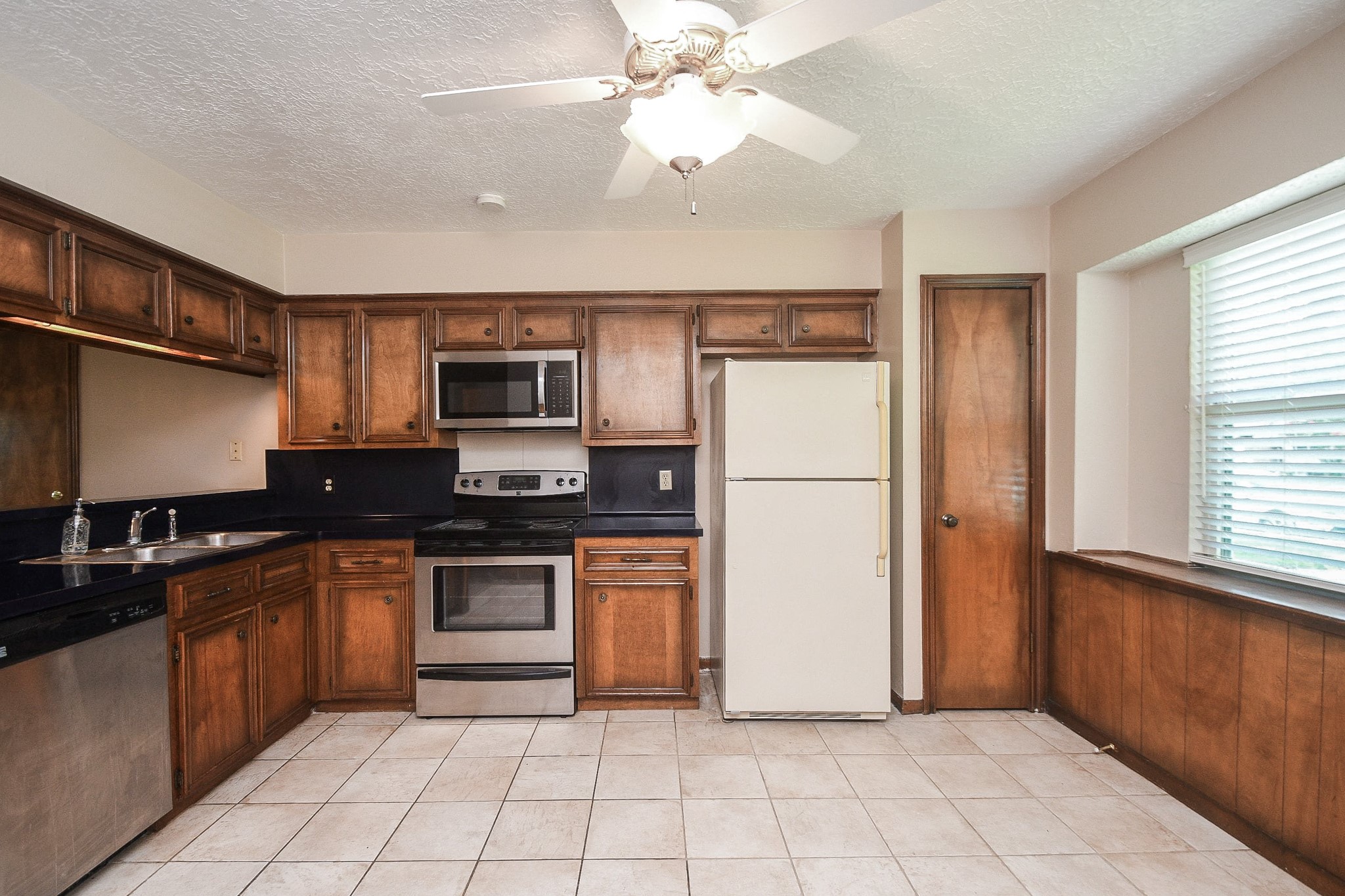 2113 Georgetown Street Katy, TX 77493 - Photo 12 of 32