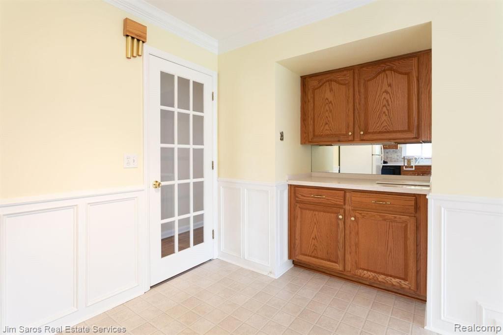 1144 Hampton Road Grosse Pointe Woods, MI 48236 - Photo 4 of 19