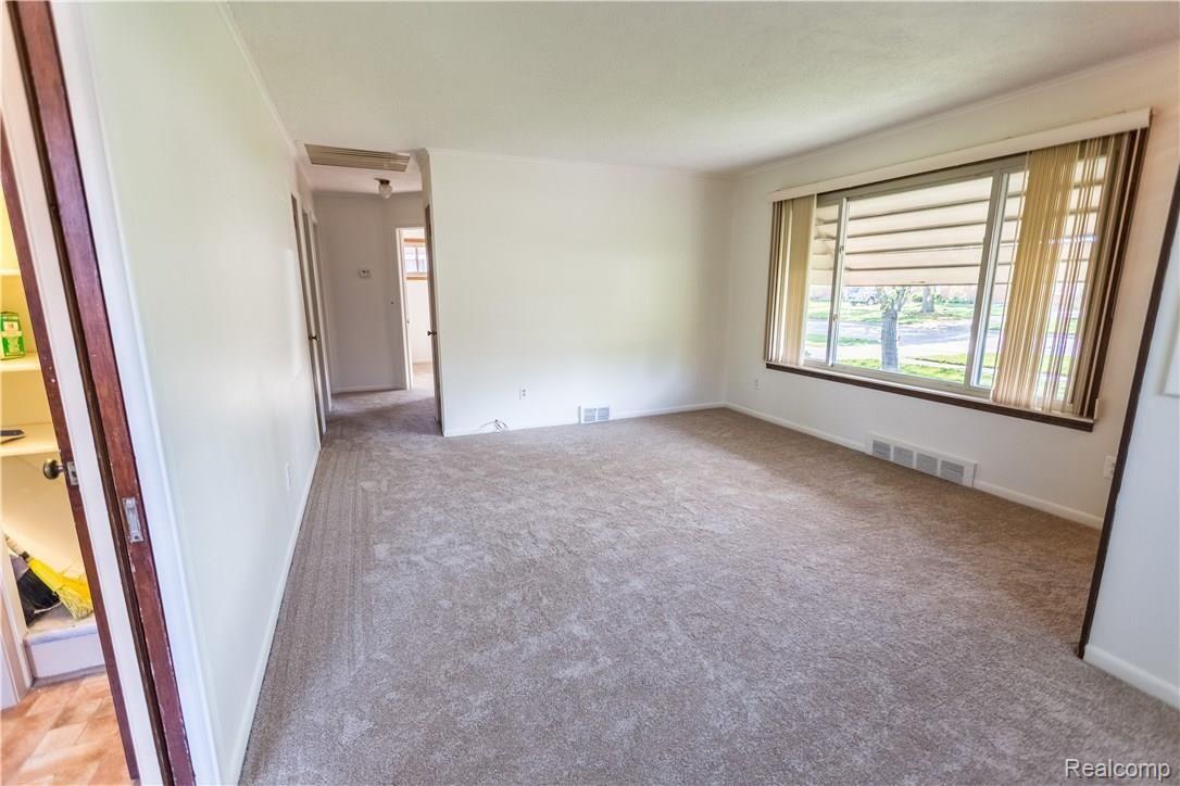 464 Henry Ruff Road Garden City, MI 48135 - Photo 5 of 26 11XE1A2670-HDR-Full.jpg