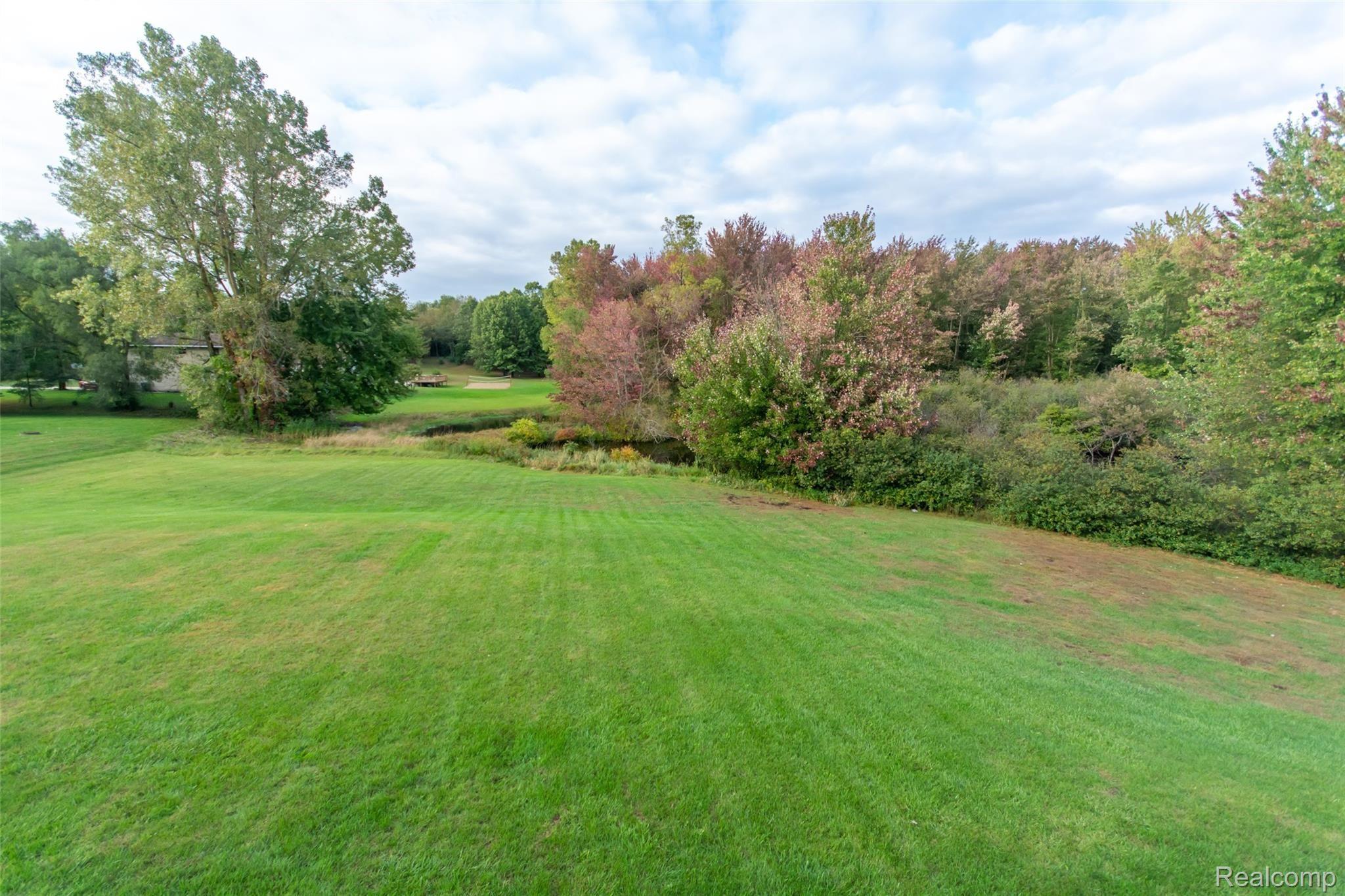 11167 9 Mile Road South Lyon, MI 48178 - Photo 4 of 39 DSC_3311.jpg