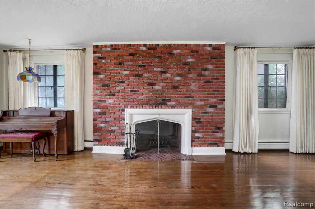 19725 Chesterfield Road Detroit, MI 48221 - Photo 11 of 56