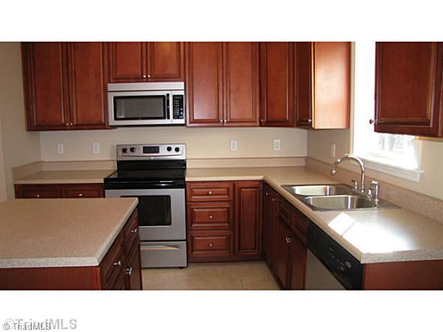 395 Jones Road Asheboro, NC 27205 - Photo 3 of 10 Kitchen.