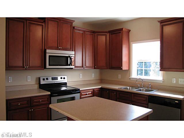 395 Jones Road Asheboro, NC 27205 - Photo 4 of 10 Kitchen.
