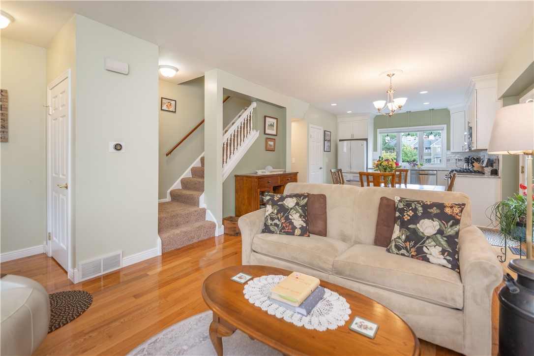 70 Cornhill Place Rochester, NY 14608 - Photo 4 of 23 Living Room