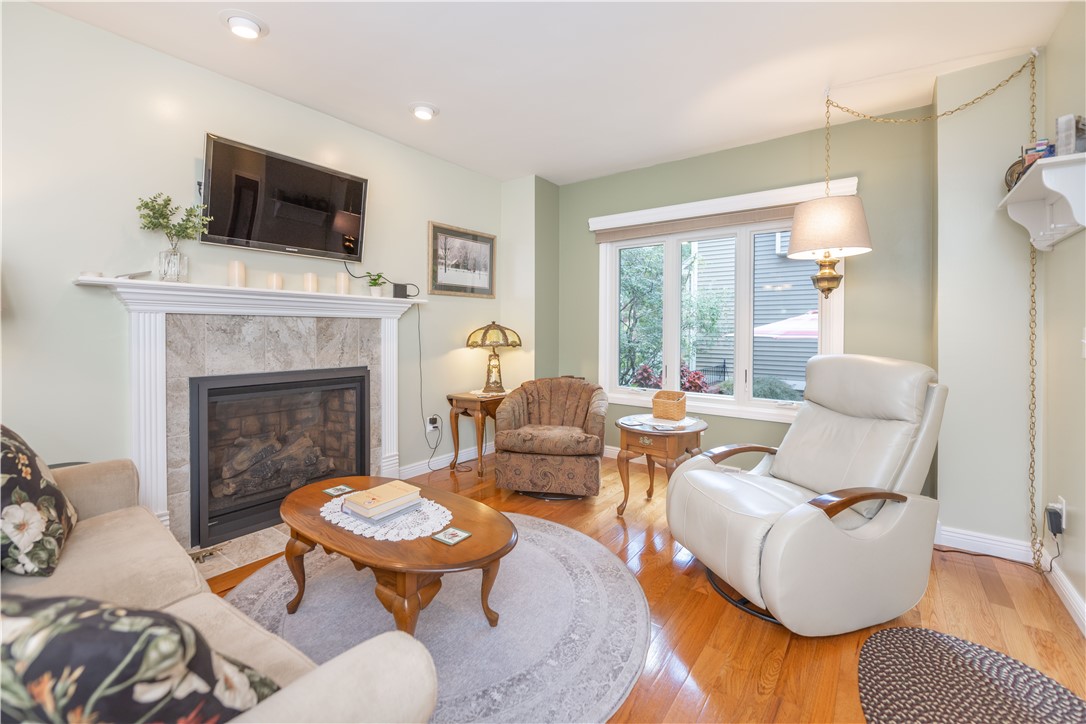 70 Cornhill Place Rochester, NY 14608 - Photo 5 of 23 Living Room