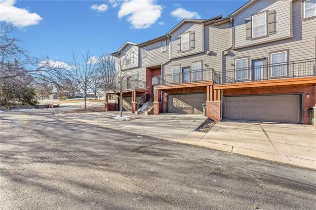 $250,000 | 5245 Overland Drive, Unit C12, Lawrence, KS 66049