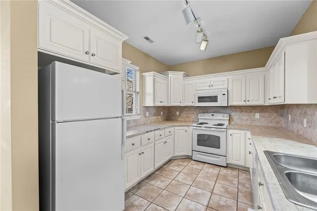 $250,000 | 5245 Overland Drive, Unit C12, Lawrence, KS 66049