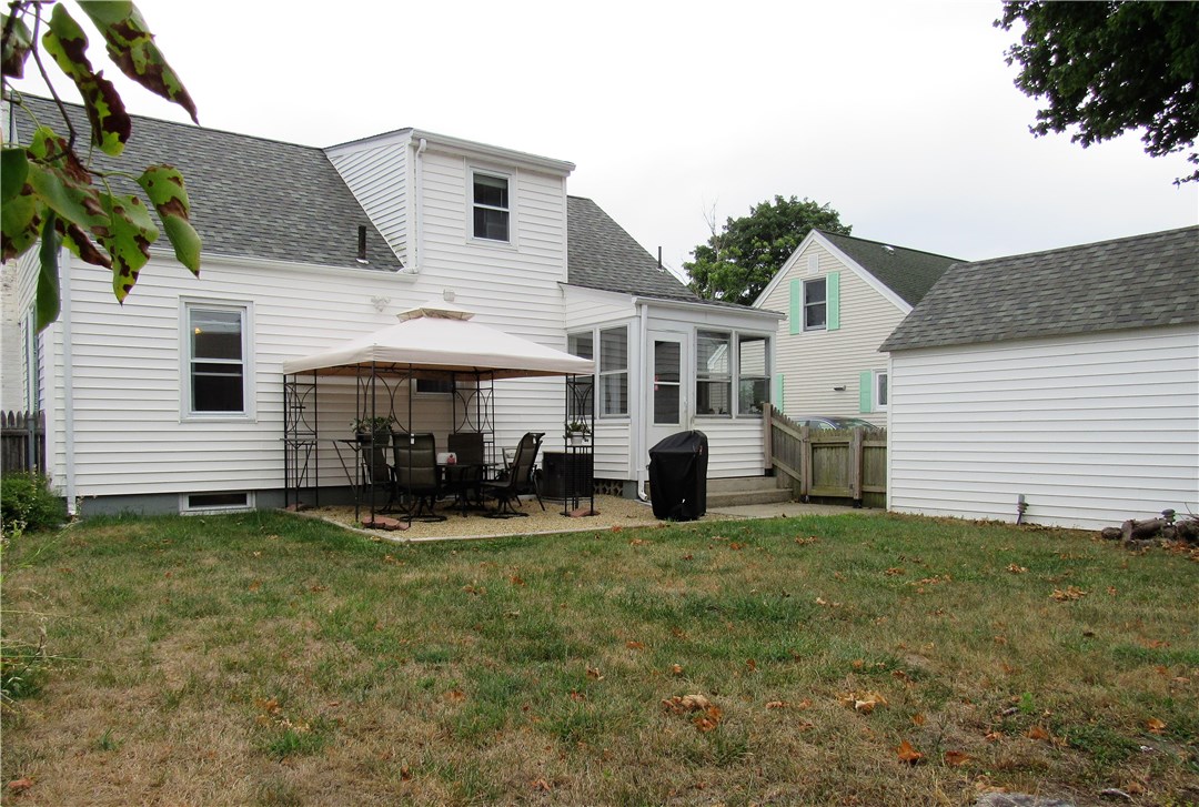 183 Edgemere Road Pawtucket, RI 02861 - Photo 2 of 22 Gallery Image 2
