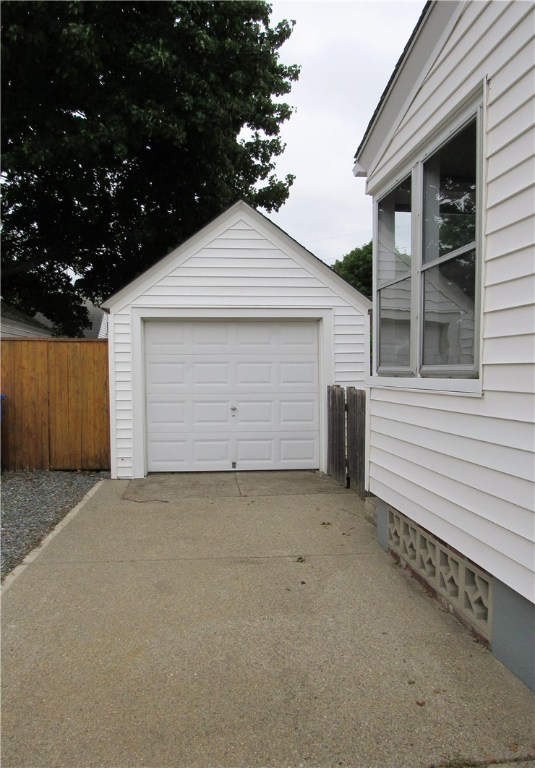 183 Edgemere Road Pawtucket, RI 02861 - Photo 3 of 22 Gallery Image 3