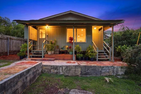 a view of a house with backyard and sitting area