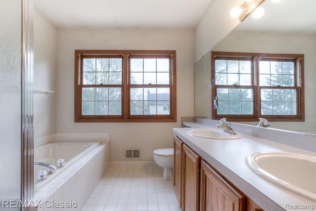 45031 Glengarry Road Canton, MI 48188 - Photo 16 of 20 glen11.jpg
