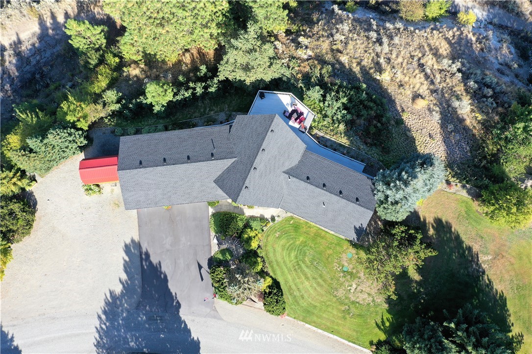 9 Hahn Road Omak, WA 98841 - Photo 5 of 34 an aerial view of house with yard