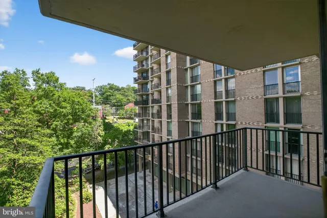 $220,000 | 4600 South Four Mile Run Drive, Unit 421, Arlington, VA 22204