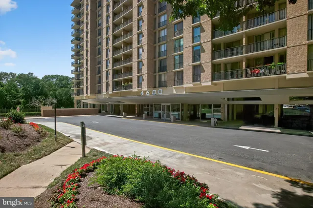 $220,000 | 4600 South Four Mile Run Drive, Unit 421, Arlington, VA 22204