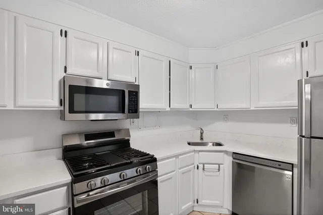 $220,000 | 4600 South Four Mile Run Drive, Unit 421, Arlington, VA 22204