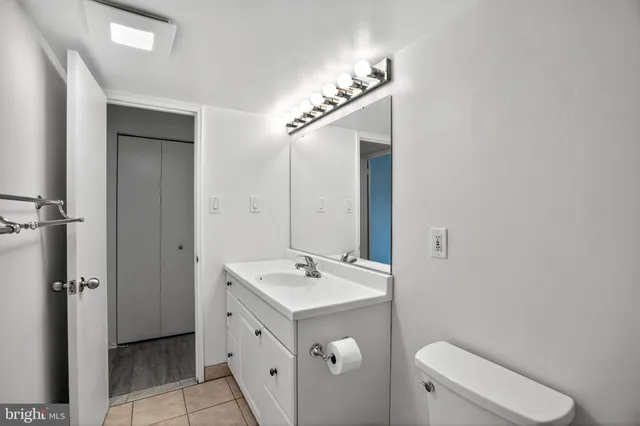 $220,000 | 4600 South Four Mile Run Drive, Unit 421, Arlington, VA 22204