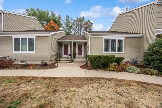 $289,900 | 85 Clearview Court, Unit 85, Southington, CT 06489