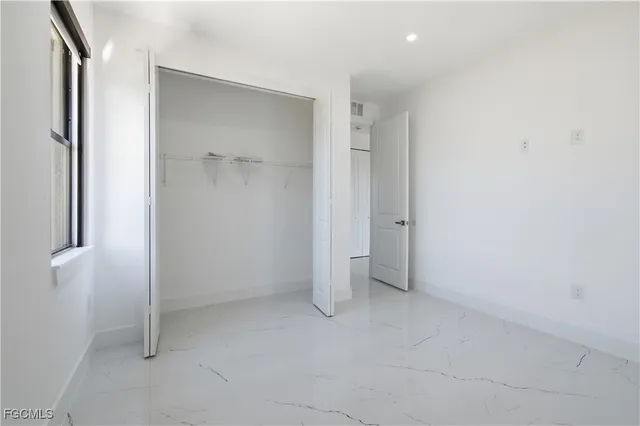 a view of a big room with closet and entryway