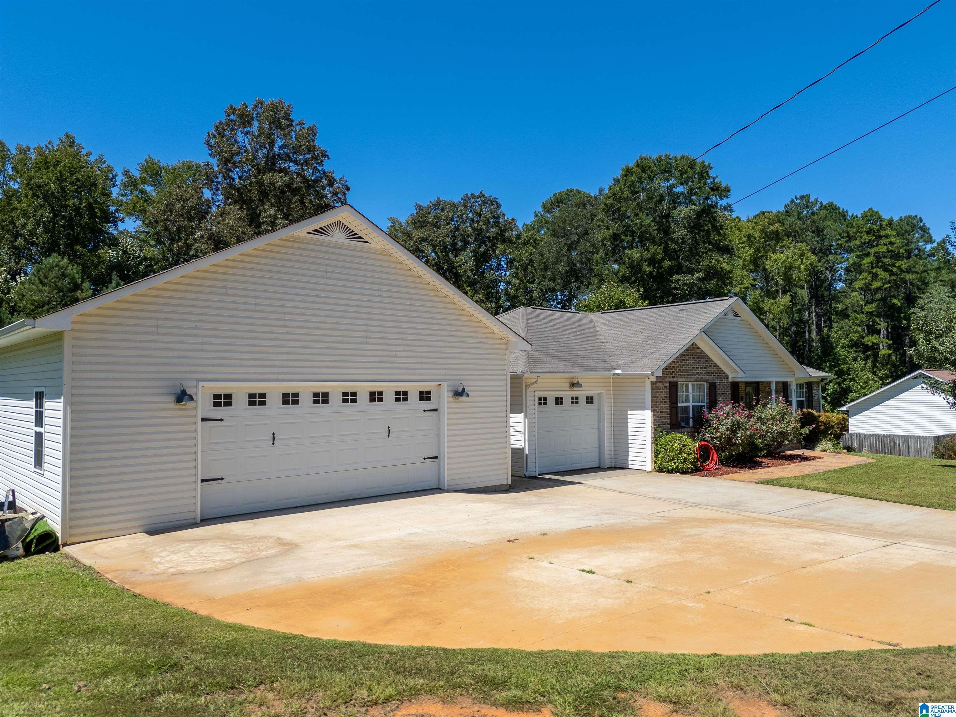 755 Bailey Road Weaver, AL 36277 - Photo 2 of 28