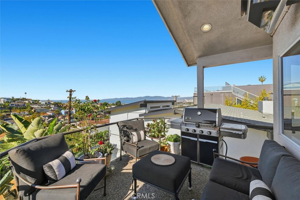 8325 Delgany Avenue Playa del Rey, CA 90293 - Photo 17 of 50 a view of a chairs and table in the terrace
