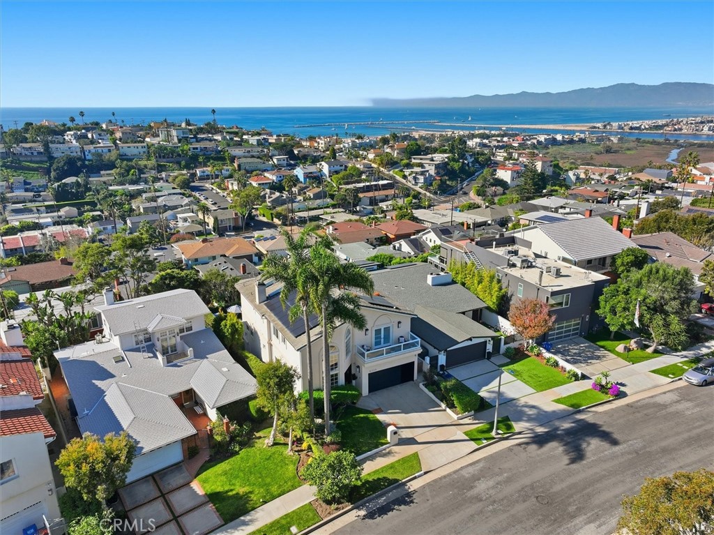 8325 Delgany Avenue Playa del Rey, CA 90293 - Photo 46 of 50 an aerial view of a house with a yard