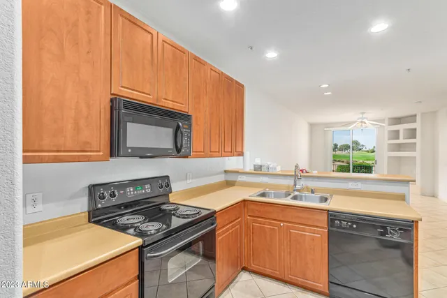 $1,800 | 6535 East Superstition Springs Boulevard, Unit 127, Mesa, AZ 85206