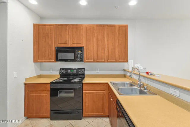 $1,800 | 6535 East Superstition Springs Boulevard, Unit 127, Mesa, AZ 85206