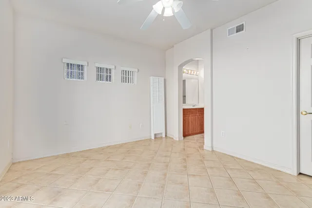 $1,800 | 6535 East Superstition Springs Boulevard, Unit 127, Mesa, AZ 85206