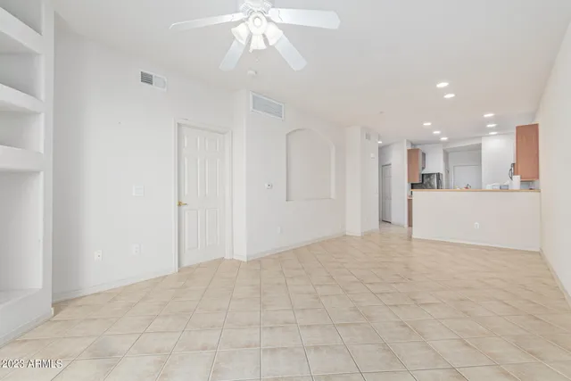 $1,800 | 6535 East Superstition Springs Boulevard, Unit 127, Mesa, AZ 85206