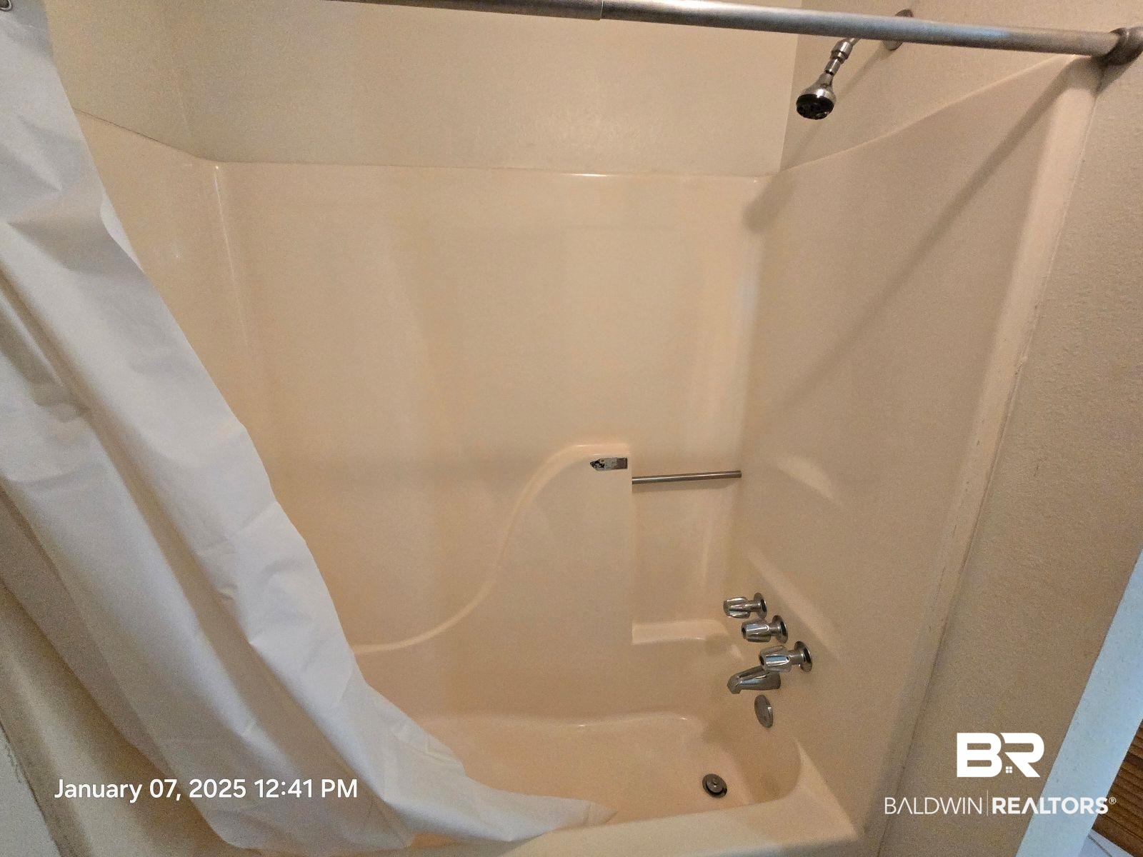 154 Byrd Road Monroeville, AL 36460 - Photo 24 of 26 Bathroom featuring shower / tub combo with curtain