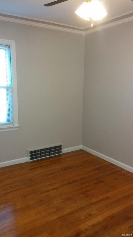 3434 Normandy Road Royal Oak, MI 48073 - Photo 8 of 25 1-20141025_143438.jpg