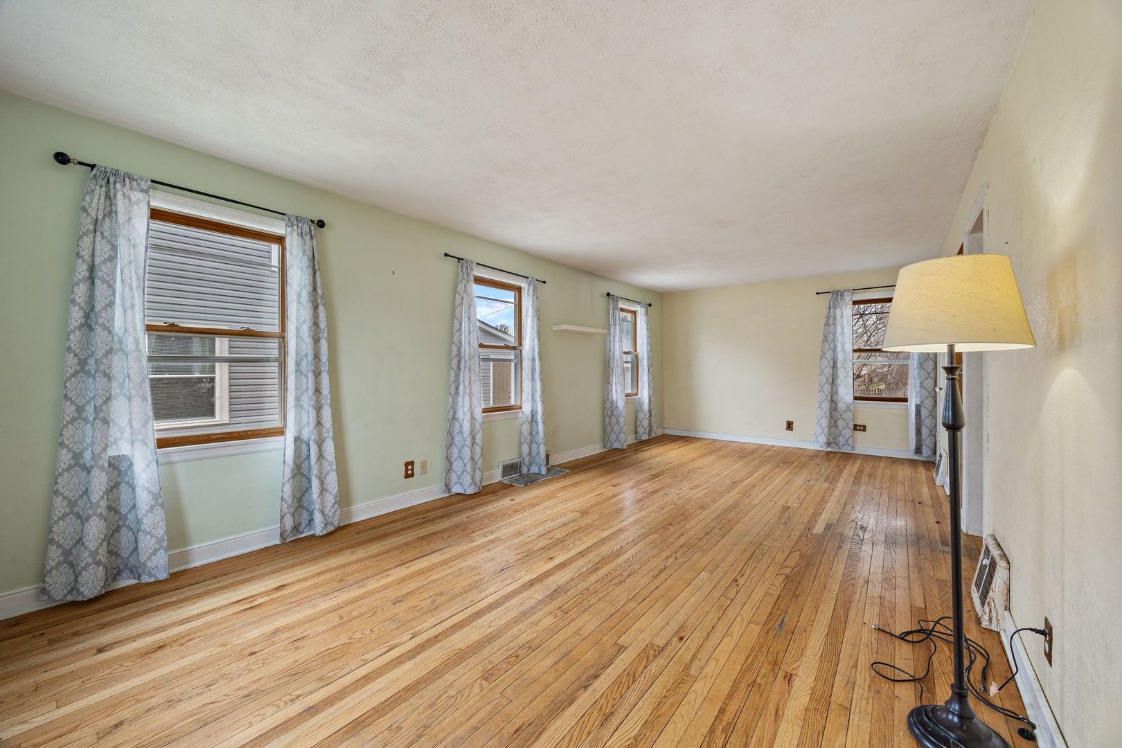 466 Miller Drive Elgin, IL 60123 - Photo 3 of 26