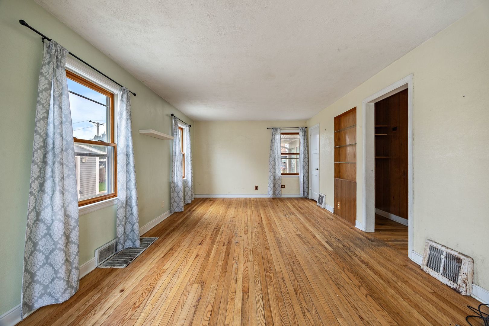 466 Miller Drive Elgin, IL 60123 - Photo 4 of 26