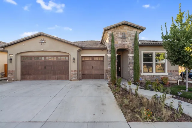 $655,000 | 2871 North Cypress Avenue, Fresno, CA 93727