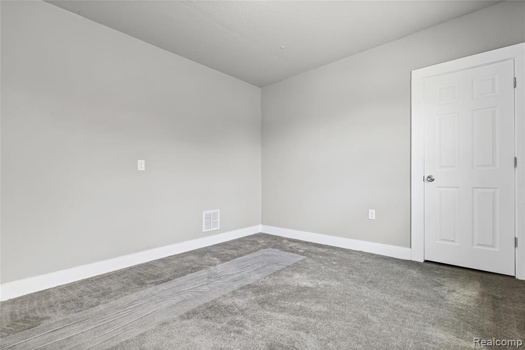 3010 Montclair Street Detroit, MI 48214 - Photo 49 of 61