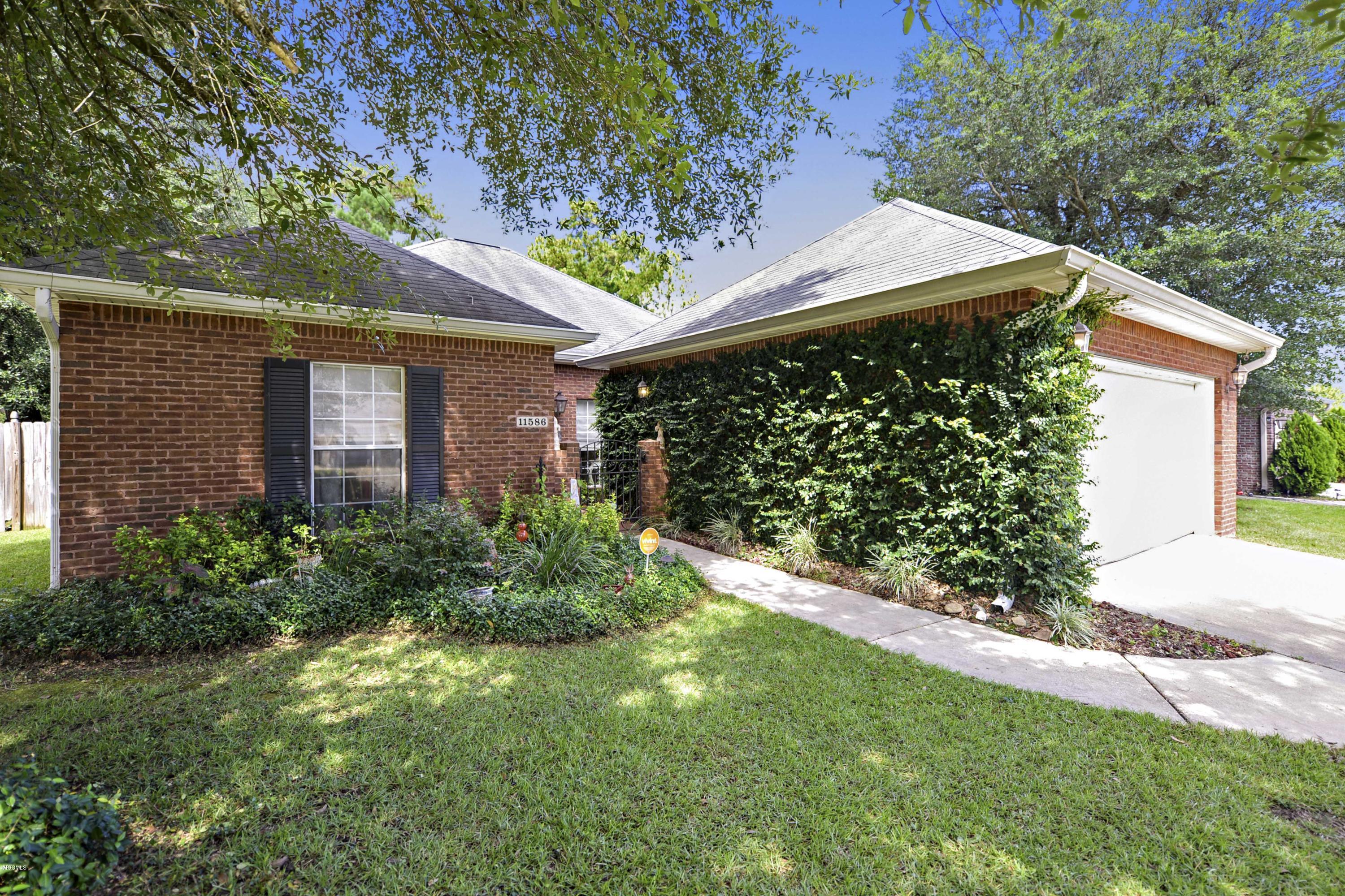 11586 Azalea Trace Gulfport, MS 39503 - Photo 2 of 27 002