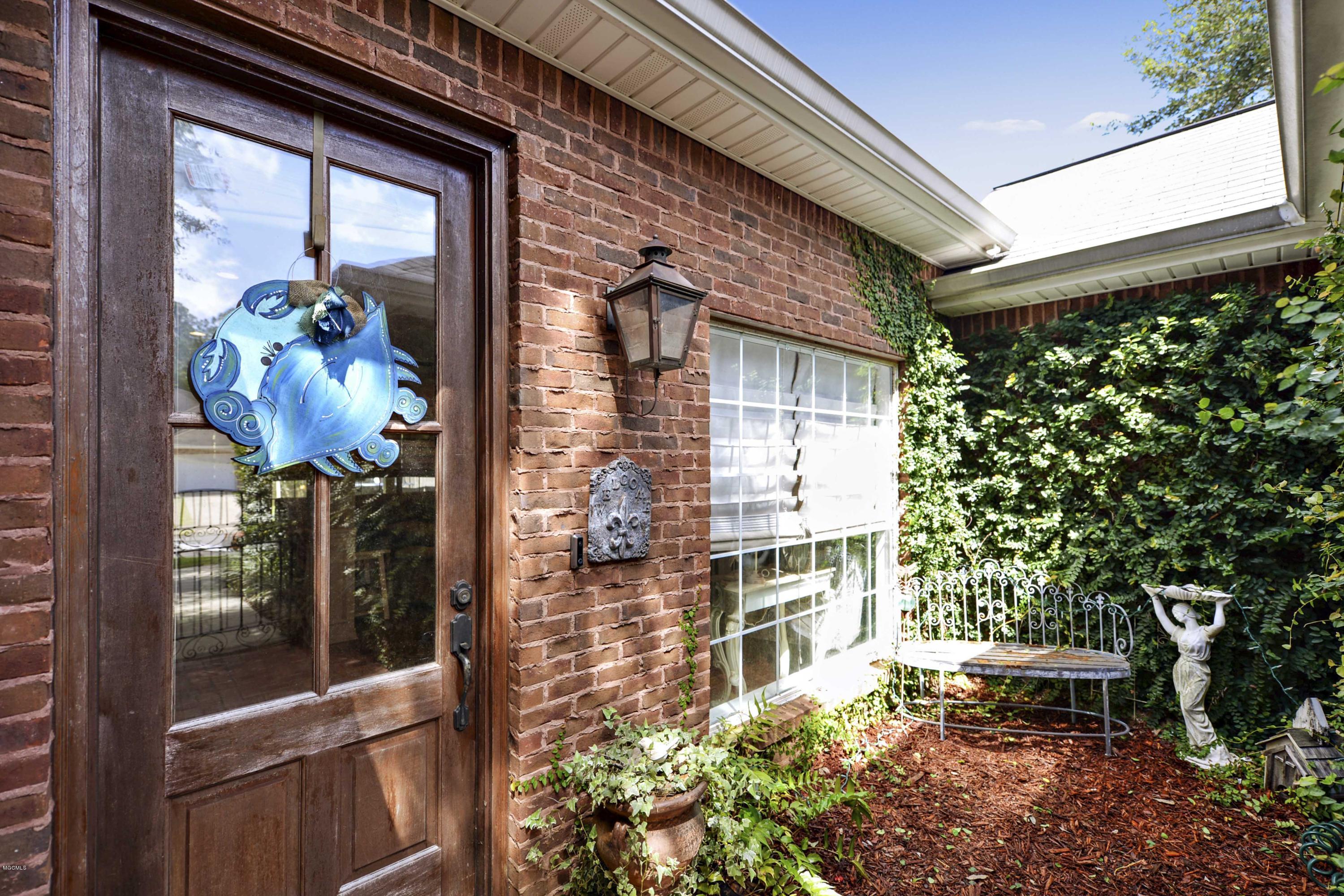 11586 Azalea Trace Gulfport, MS 39503 - Photo 3 of 27 003