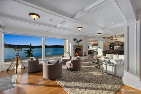 $8,900,000 | 1114 B Avenue, Anacortes, WA 98221