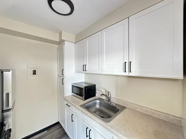 $1,700 | 1400 Chicago Avenue, Unit 802, Evanston, IL 60201