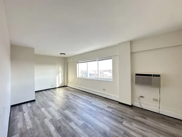 $1,700 | 1400 Chicago Avenue, Unit 802, Evanston, IL 60201