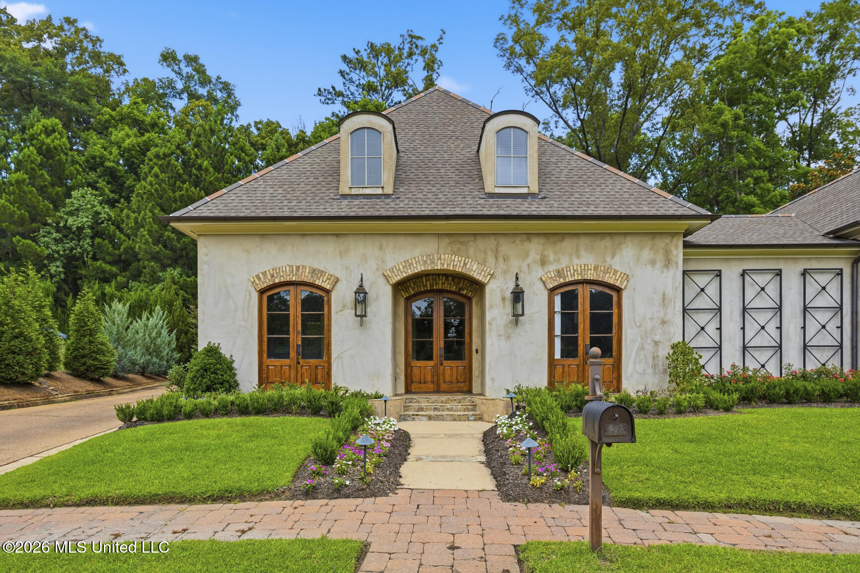 916 La Roche Court Ridgeland, MS 39157 - Photo 3 of 51 916 La Roche-3