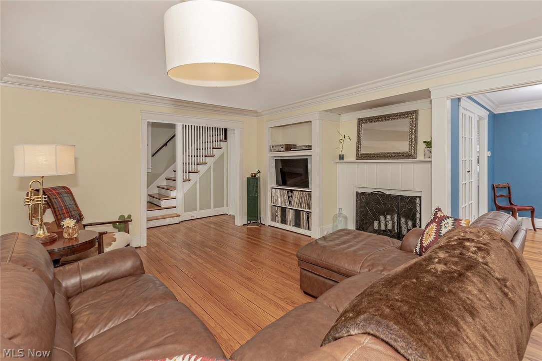 3085 Warrington Road Cleveland, OH 44120 - Photo 3 of 35