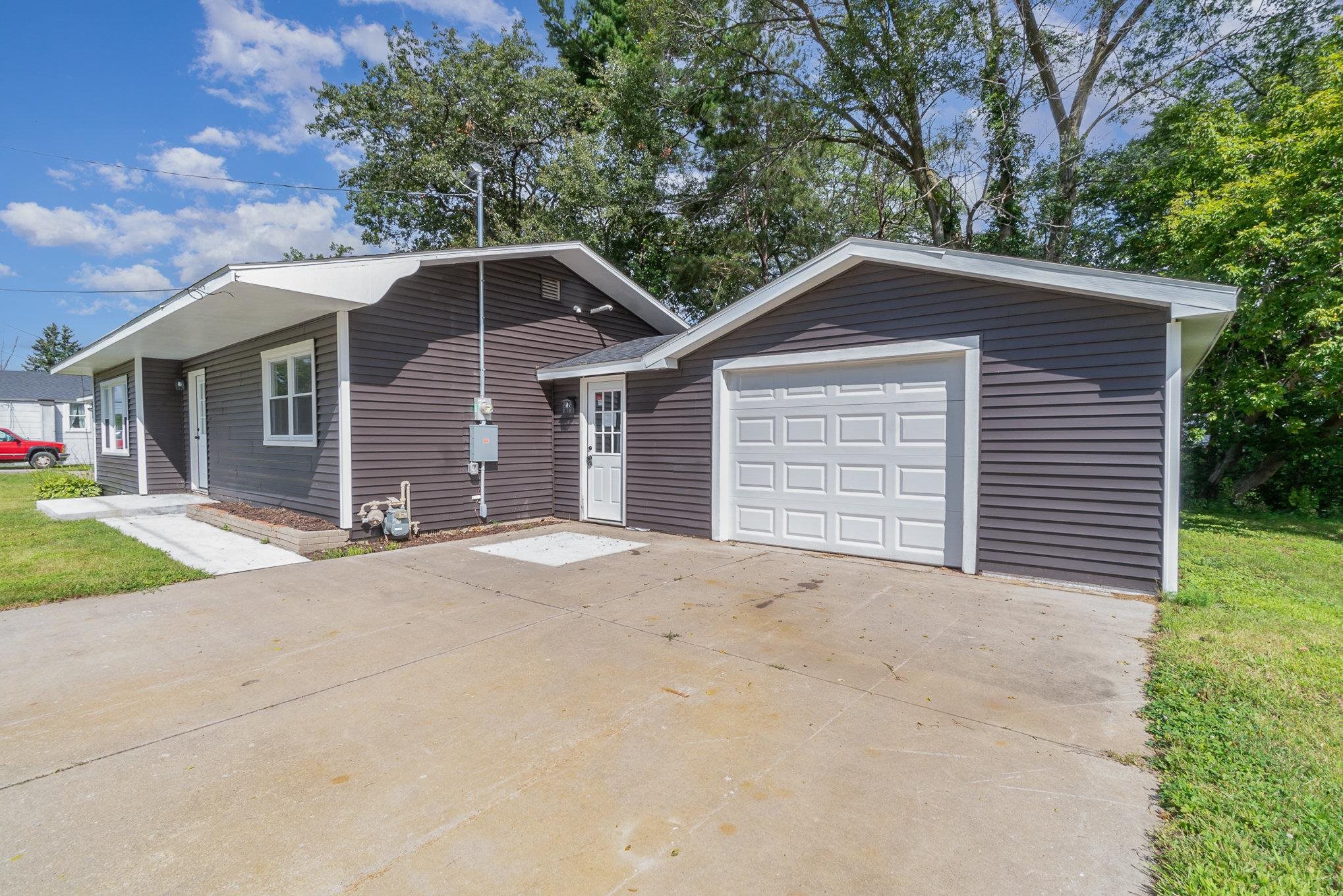 818 Ausable Road Oscoda, MI 48750 - Photo 4 of 26 1926506-5ad72435-1eeb-4ffe-9557-4d8dcb6b9895.JPG