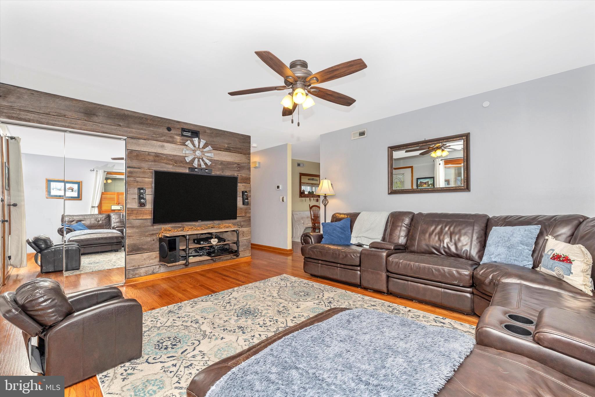 13020 Myers Road Rocky Ridge, MD 21778 - Photo 10 of 75 Living Room