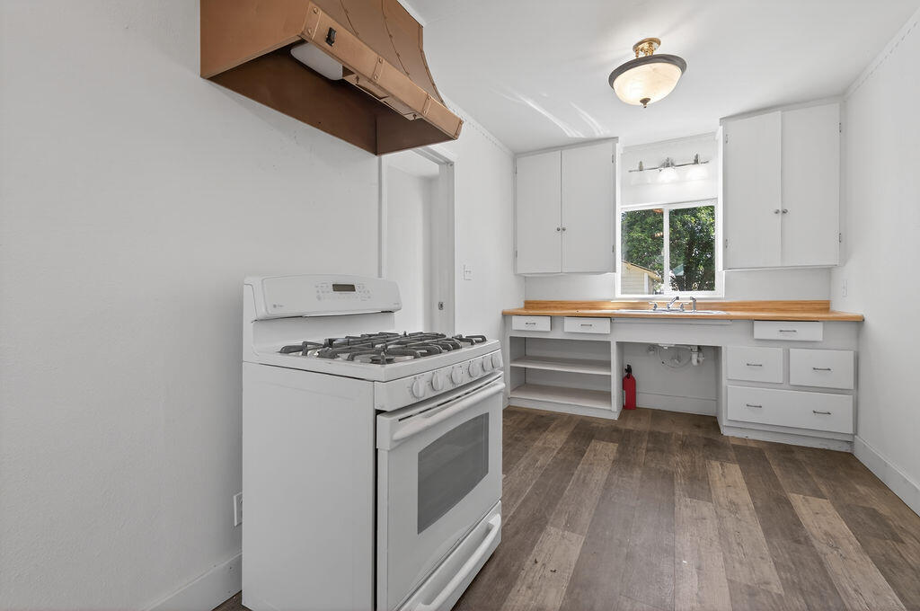 1330 4th Street Red Bluff, CA 96080 - Photo 9 of 19 Kitchen