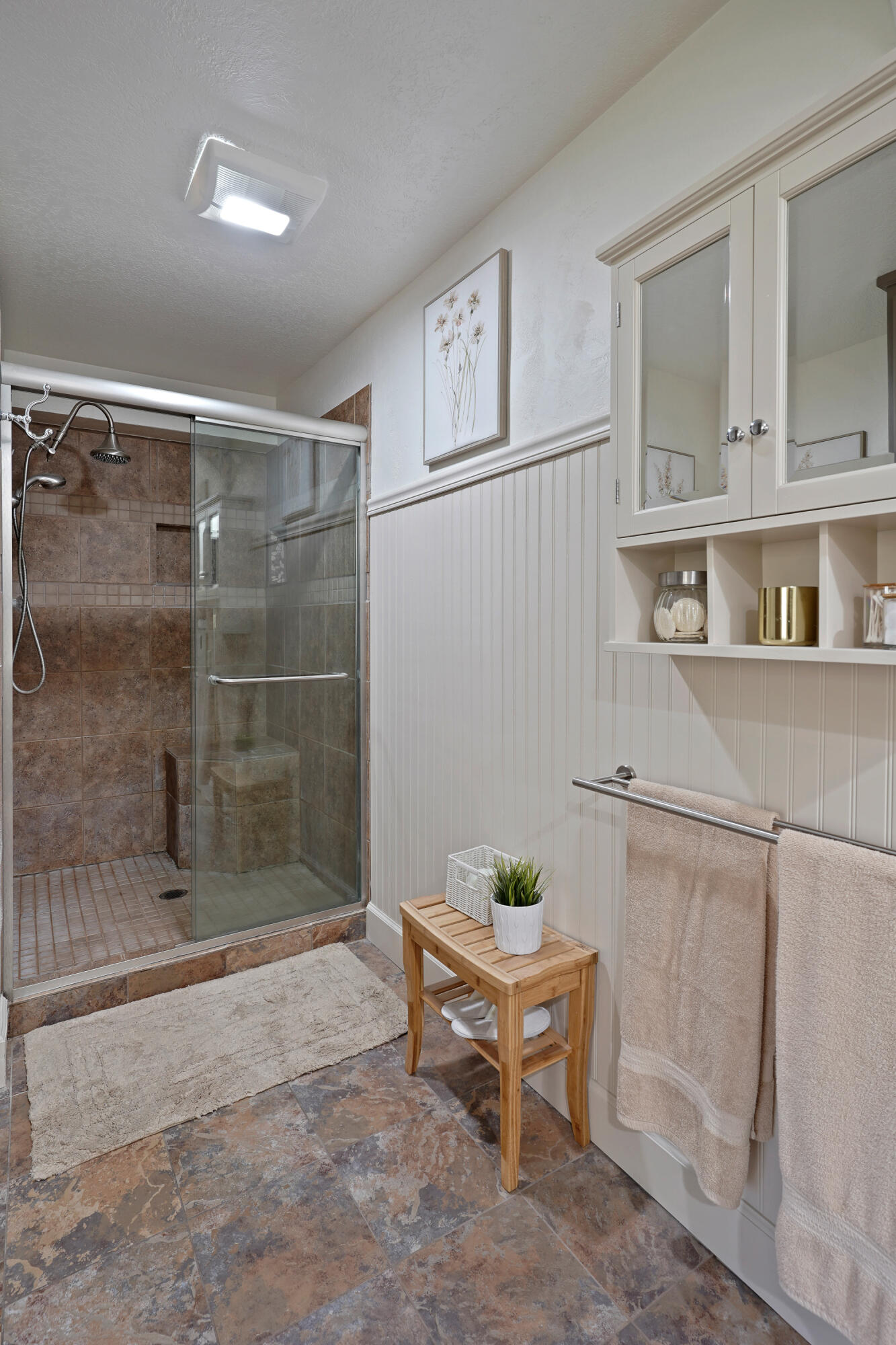 20452 Mainline Road Bend, OR 97702 - Photo 23 of 40 a bathroom with a bathtub and shower