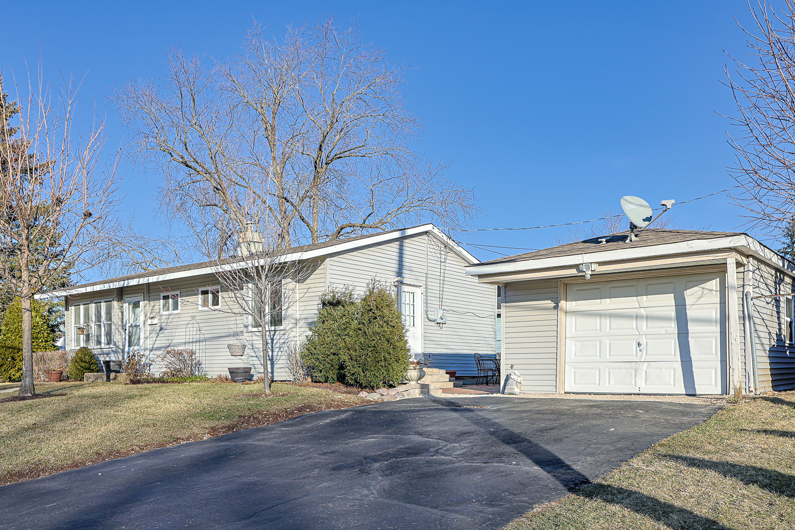 1501 Pawnee Road Carpentersville, IL 60110 - Photo 3 of 22 a view of a house with a yard