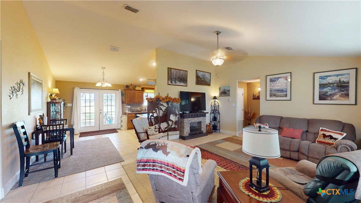 164 Russell Road Victoria, TX 77904 - Photo 11 of 48