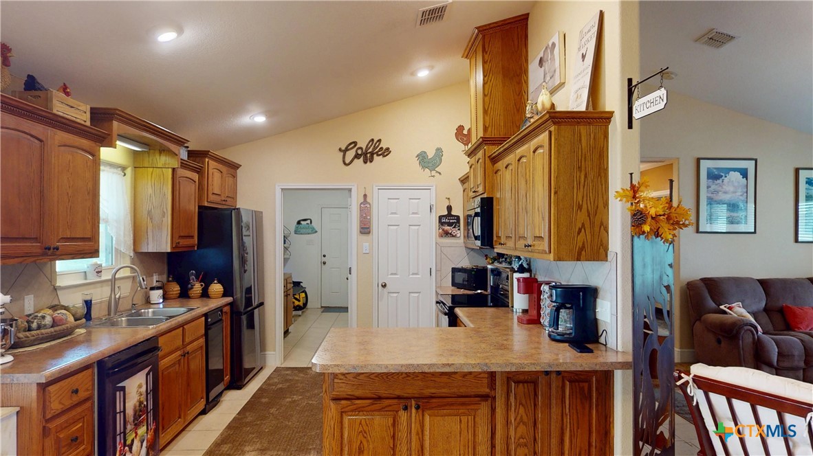 164 Russell Road Victoria, TX 77904 - Photo 13 of 48