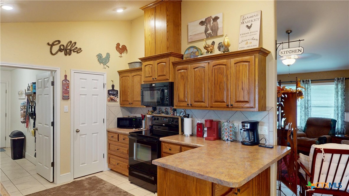 164 Russell Road Victoria, TX 77904 - Photo 14 of 48